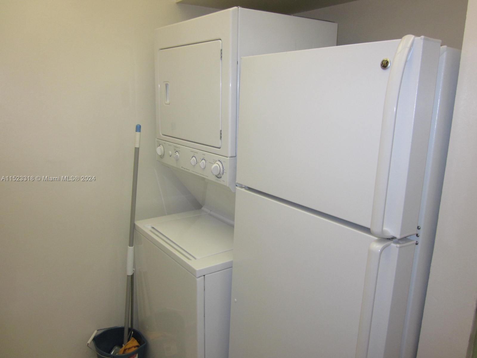 ROZLAND CONDO - Residential Lease