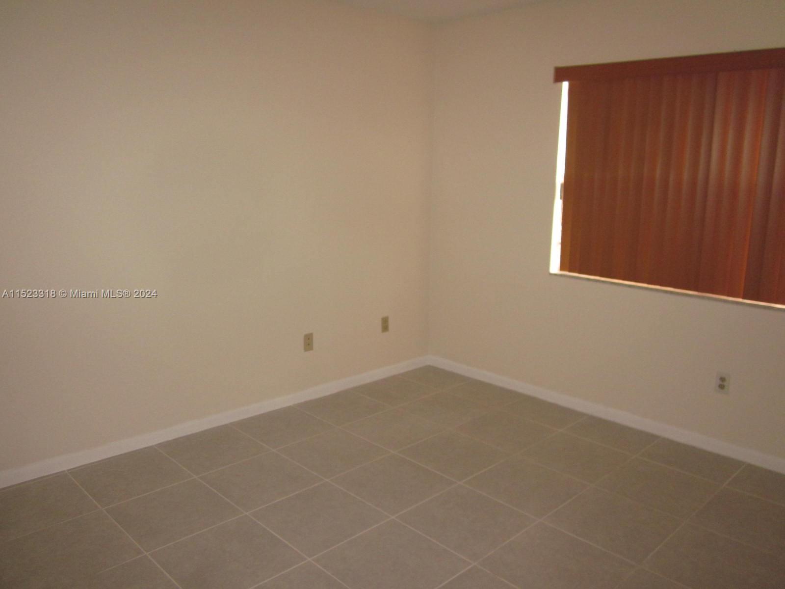 ROZLAND CONDO - Residential Lease