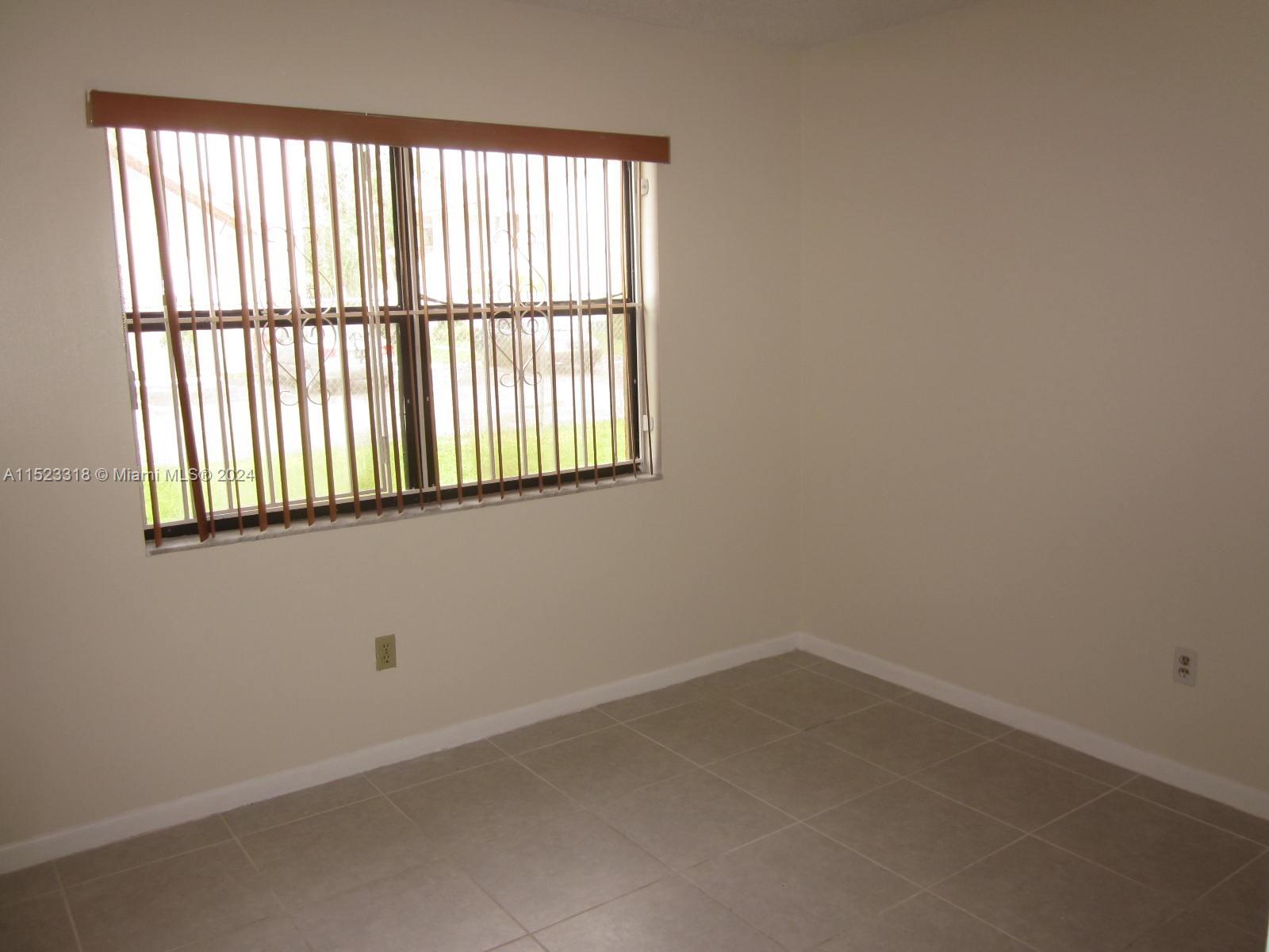 ROZLAND CONDO - Residential Lease