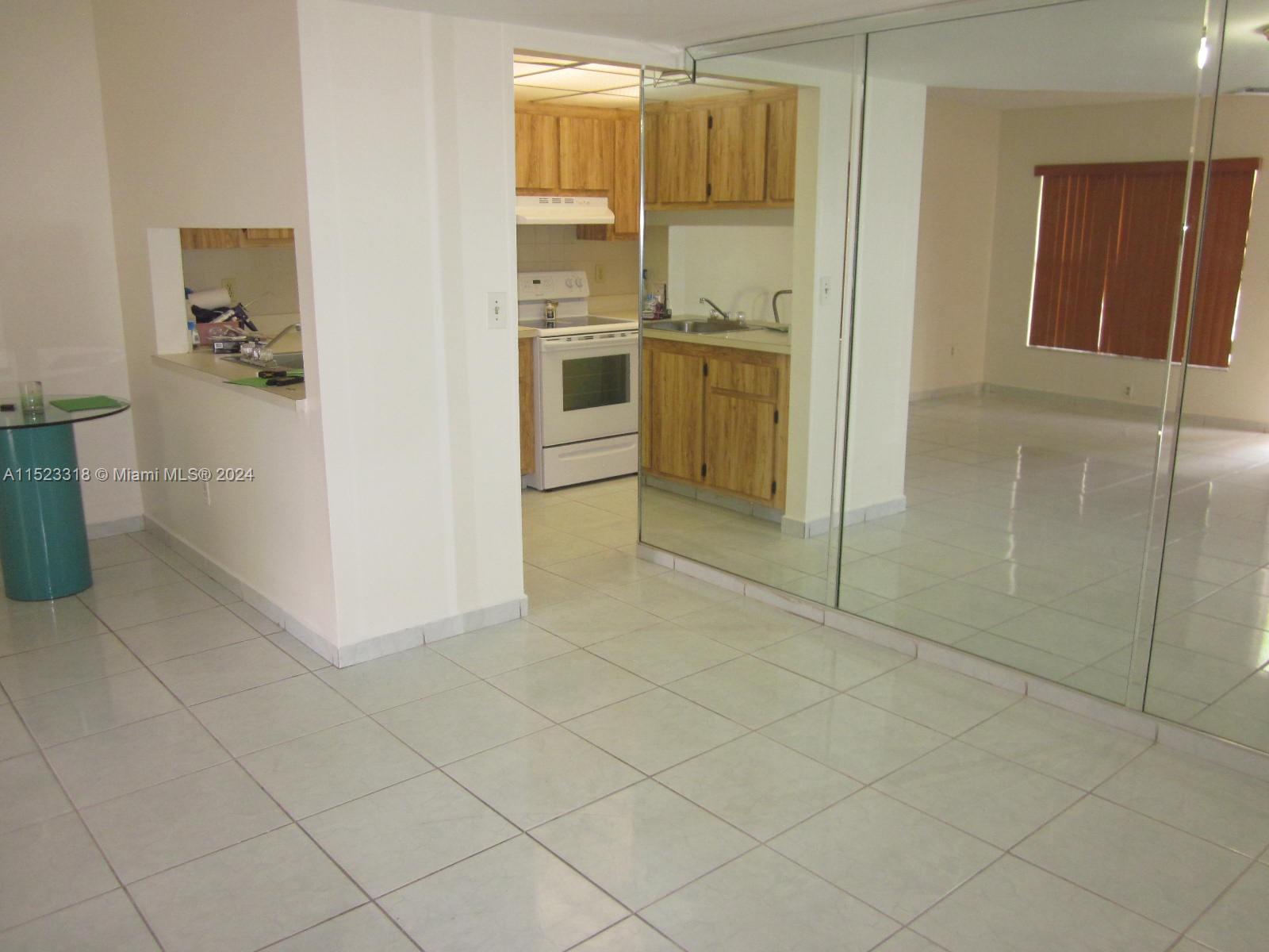 ROZLAND CONDO - Residential Lease