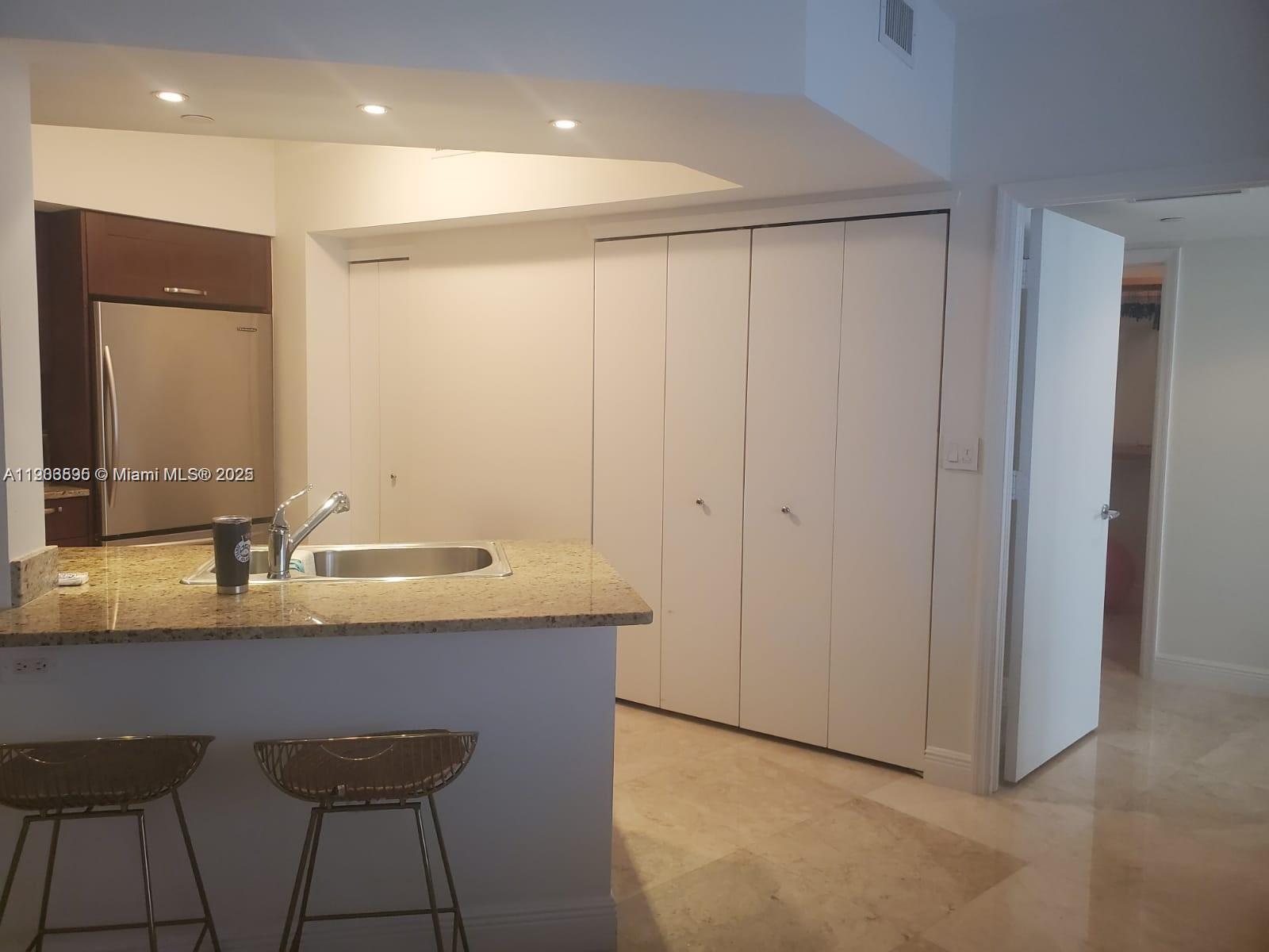 TURNBERRY VILLAGE SO TOWE - Residential Lease