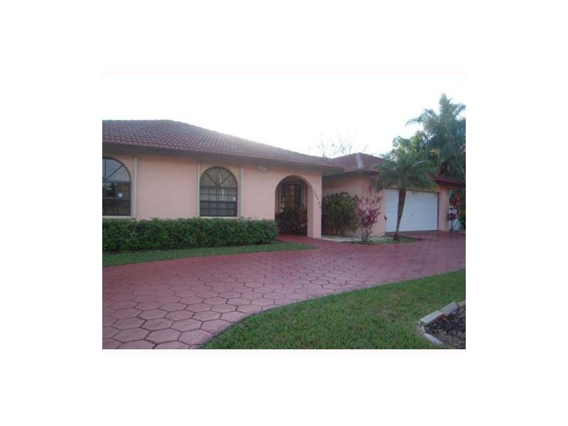 Beautiful house in a quiet neighborhood, with 4 beds/ 2 1/2 remodeled baths, Jacuzzi, hurricane accordion shutters, 2 car garage with remote control, pool maintenance is included in rent. Screened pool and terrace. Remodeled with tiled floors, new kitchen cabinets, new appliances.