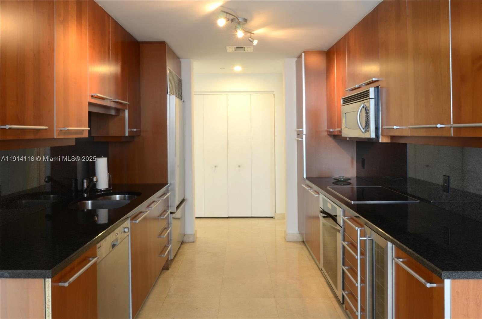 CARBONELL CONDO - Residential Lease