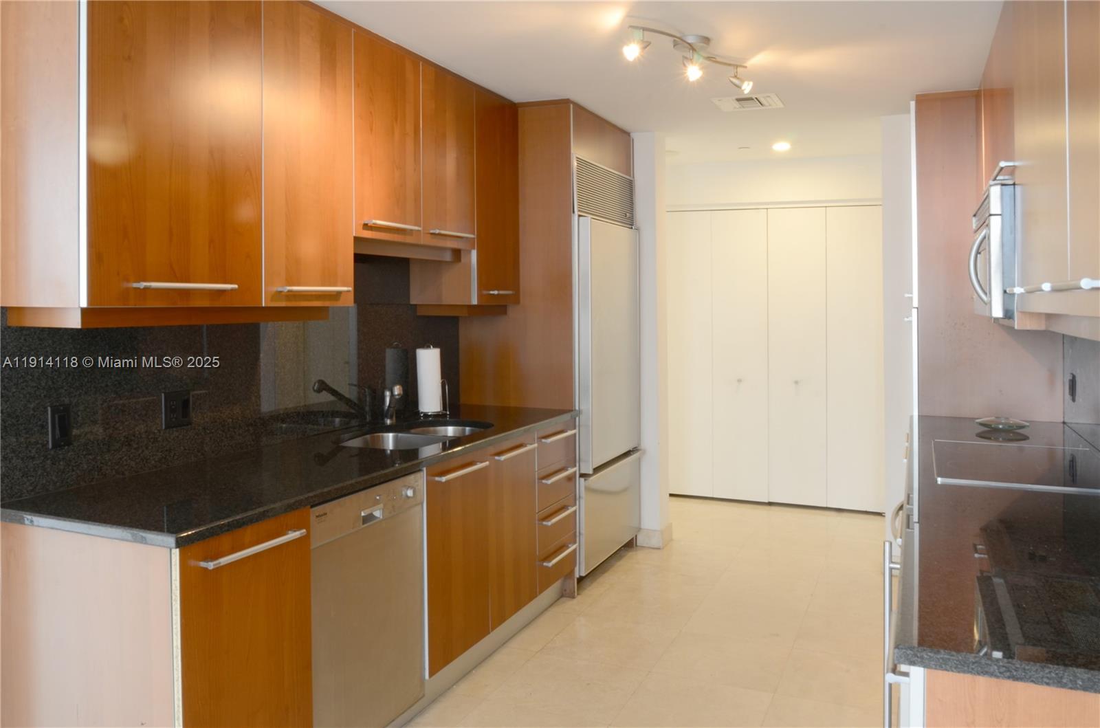 CARBONELL CONDO - Residential Lease