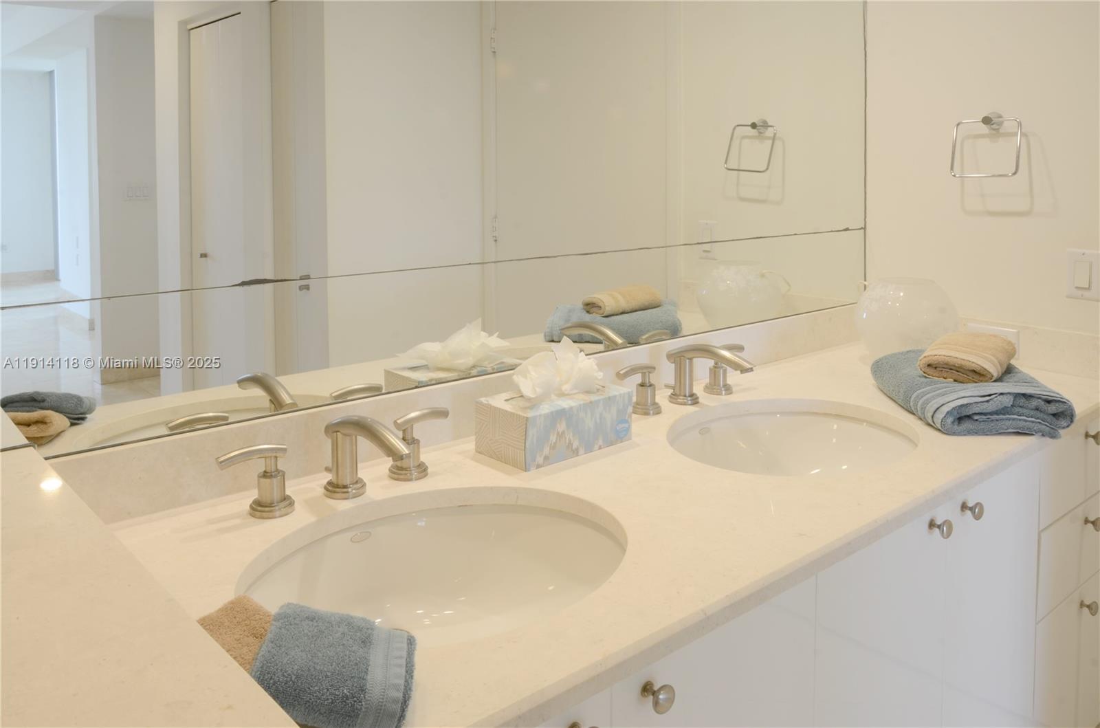 CARBONELL CONDO - Residential Lease