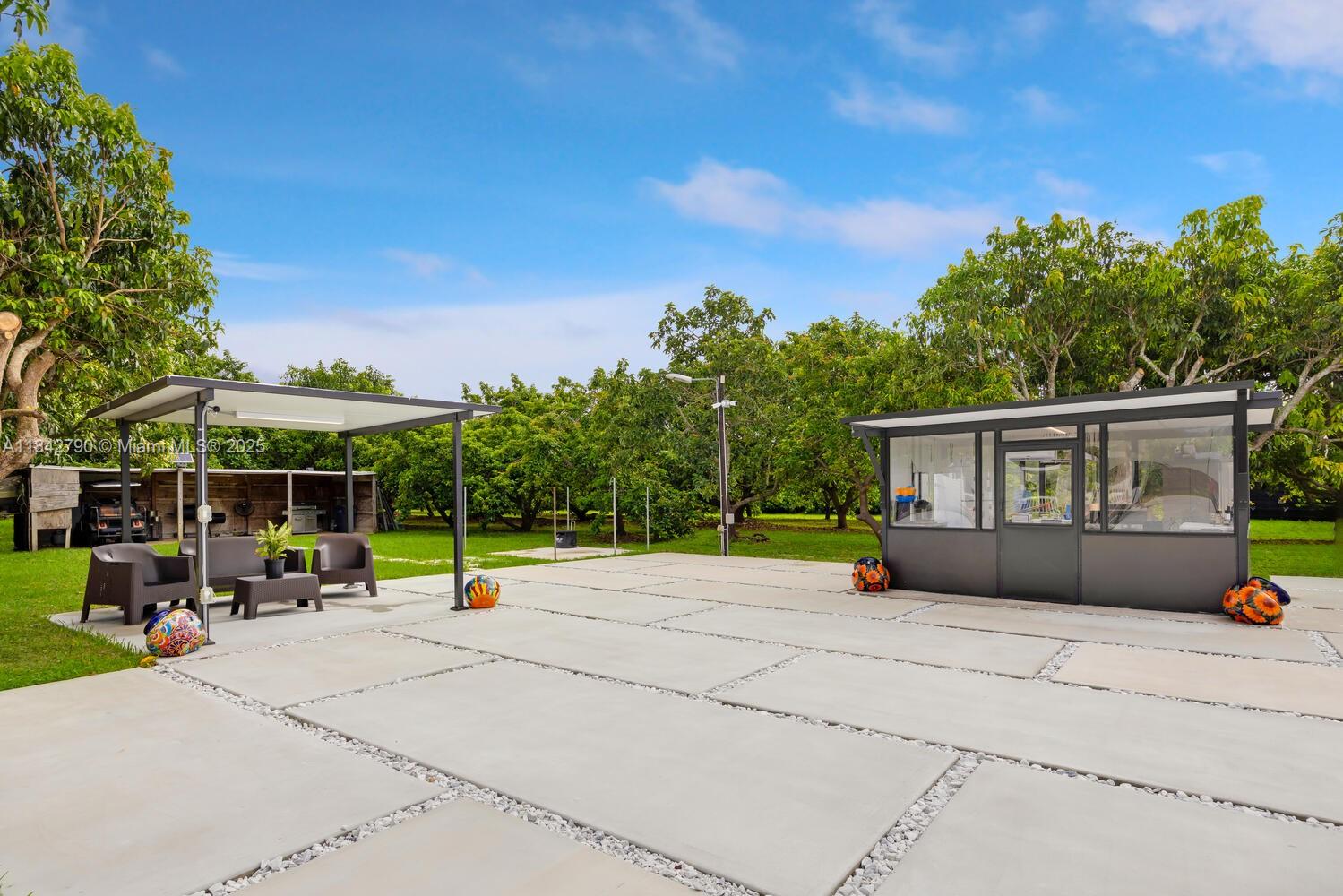 REDLANDS - Residential