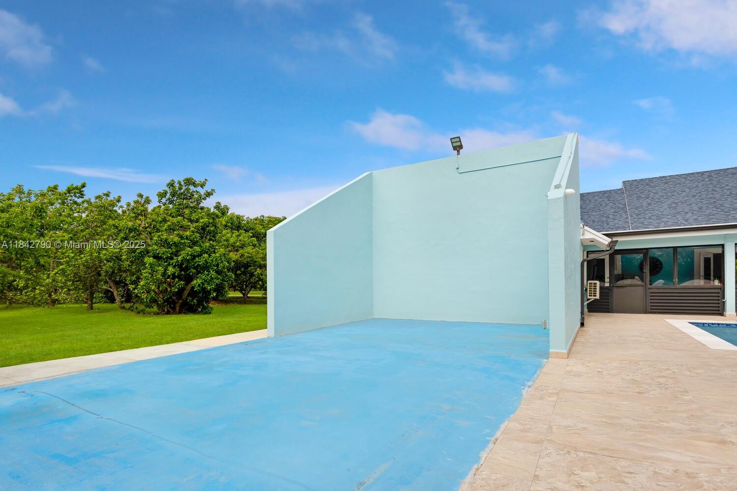 REDLANDS - Residential