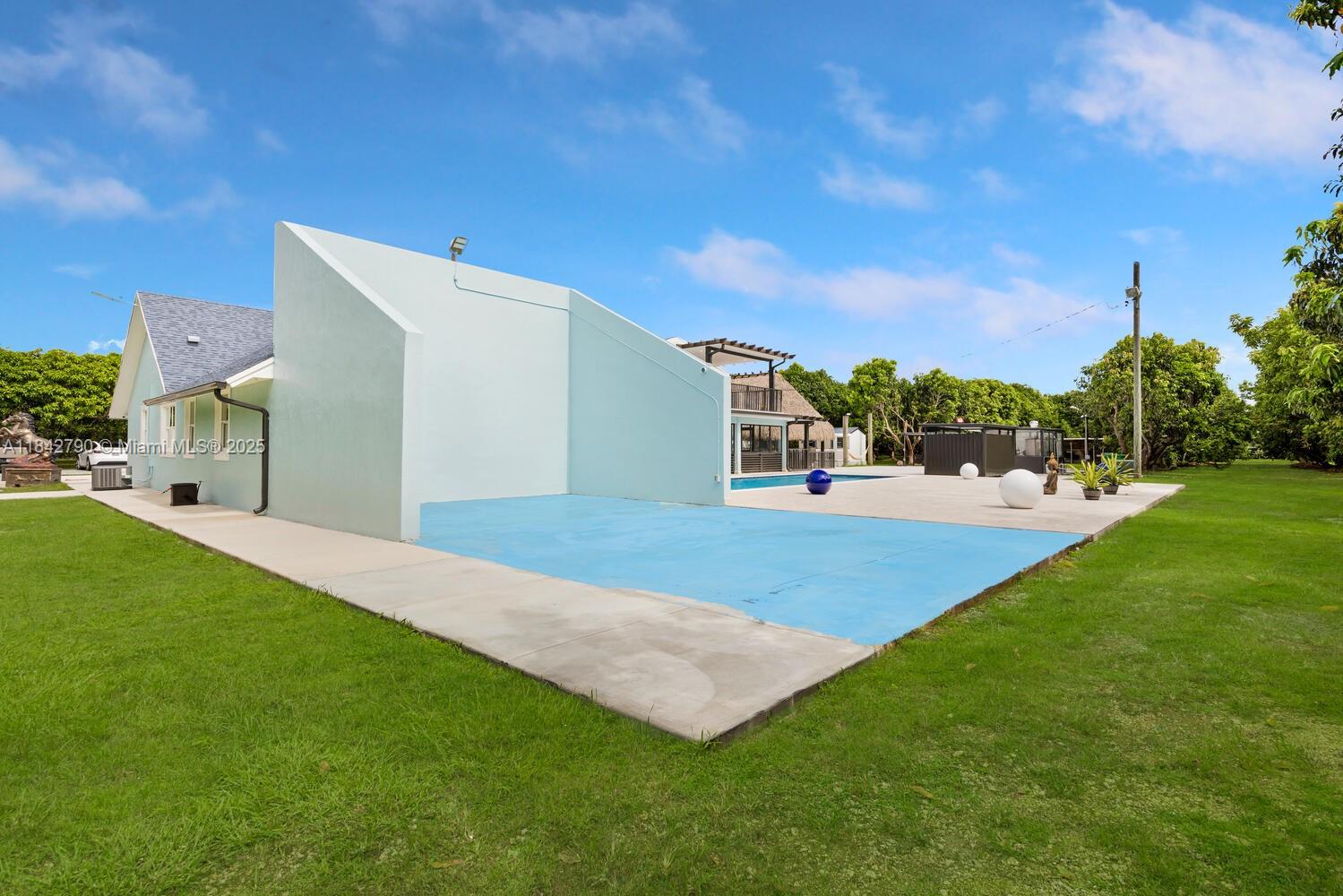 REDLANDS - Residential