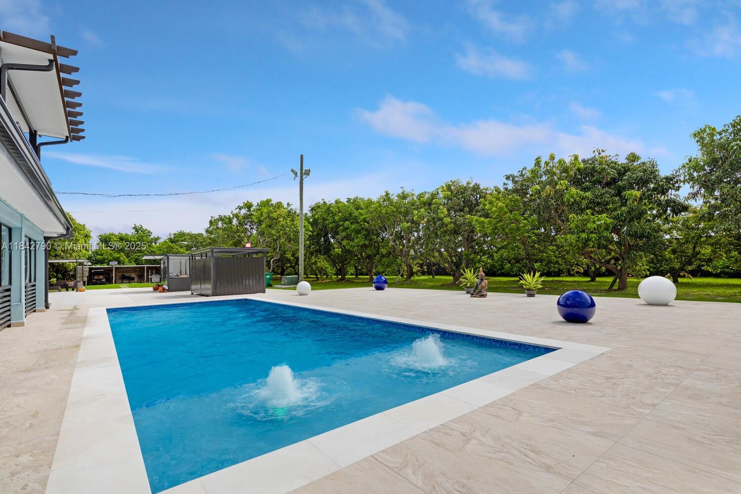 REDLANDS - Residential