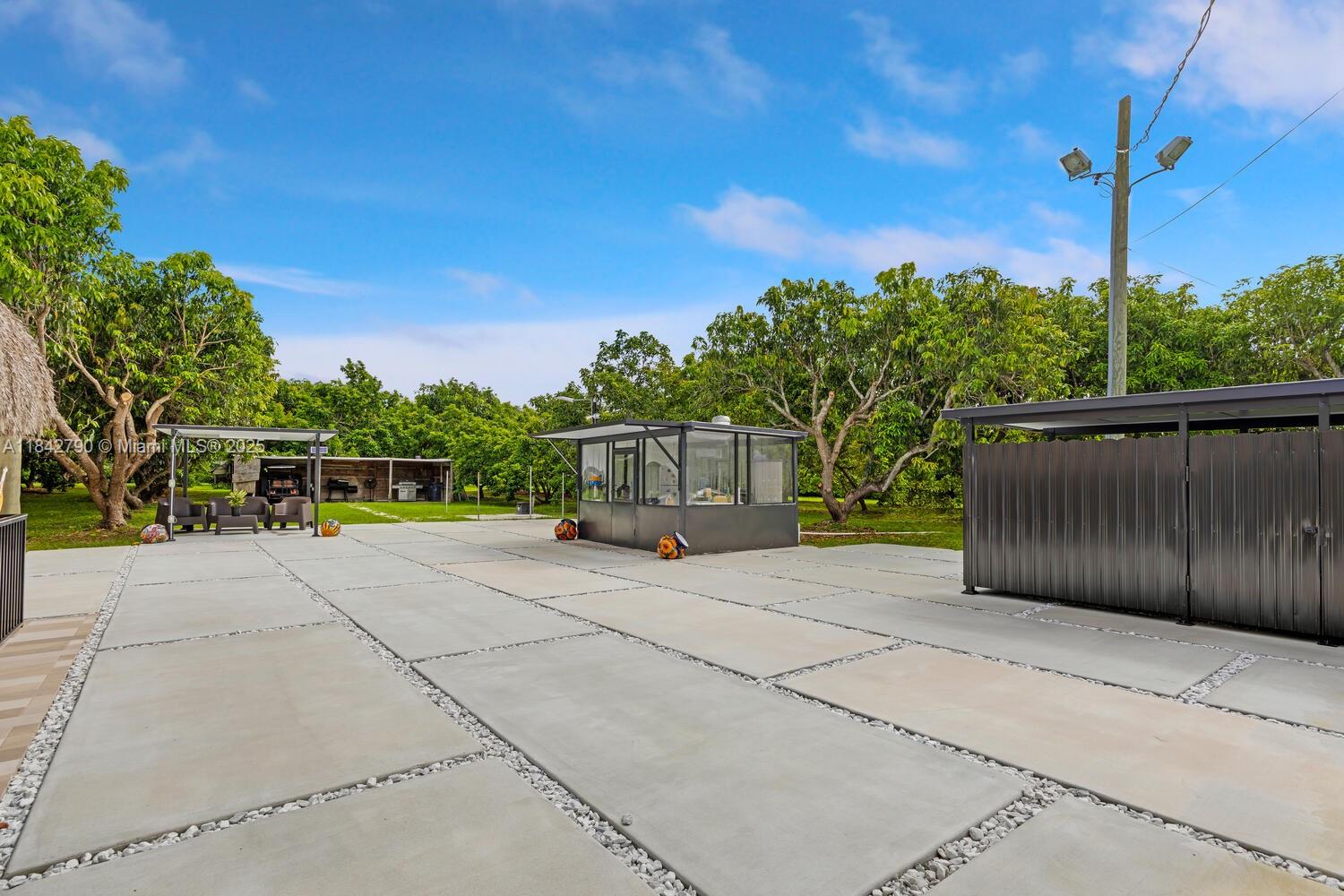 REDLANDS - Residential