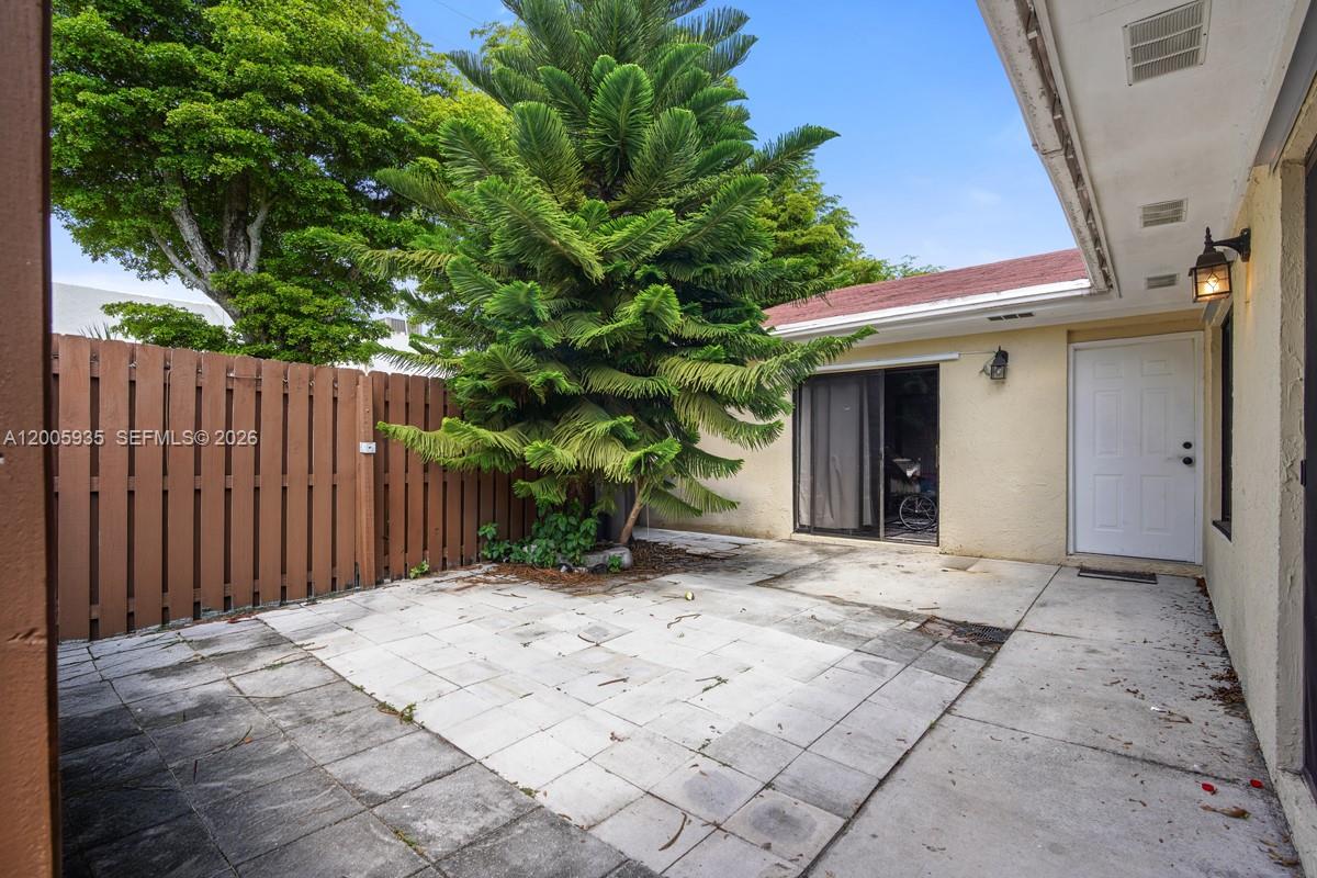 WESTCHESTER TOWNHOUSES - Residential