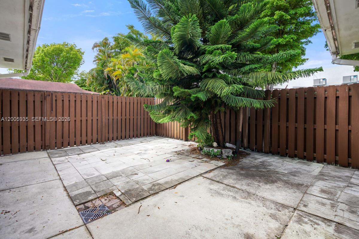 WESTCHESTER TOWNHOUSES - Residential