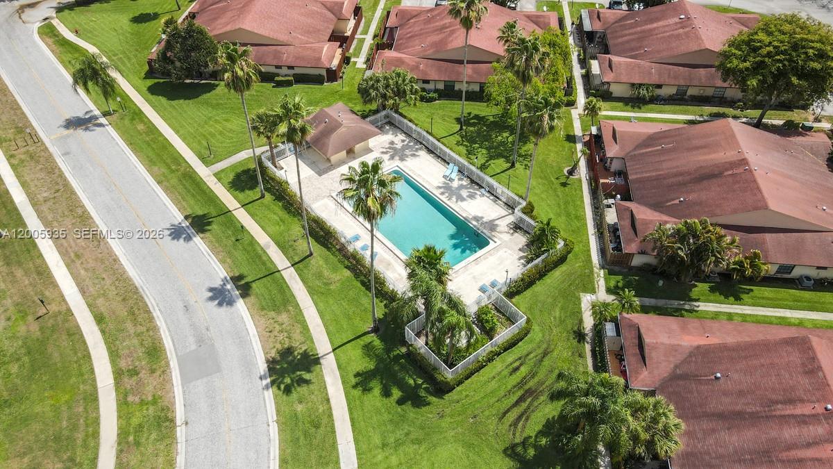 WESTCHESTER TOWNHOUSES - Residential