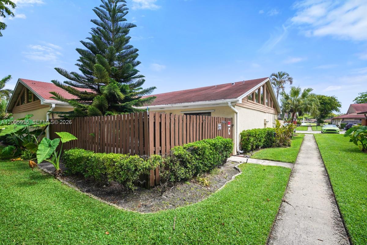 WESTCHESTER TOWNHOUSES - Residential