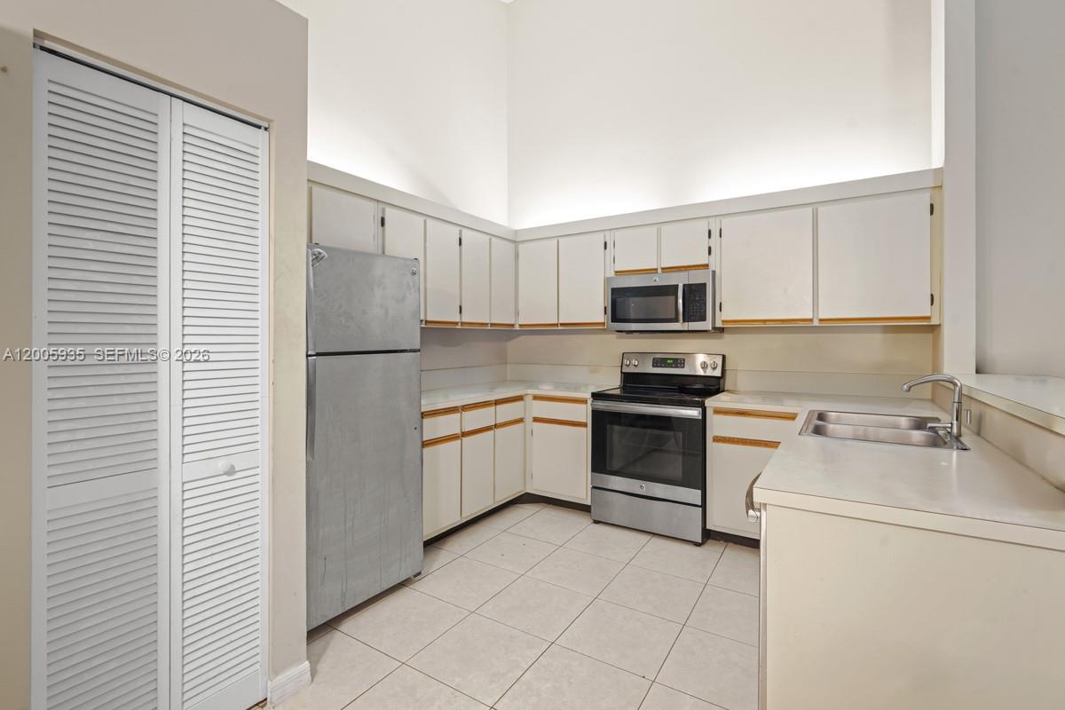 WESTCHESTER TOWNHOUSES - Residential