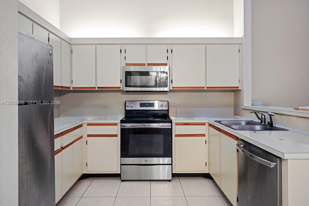 WESTCHESTER TOWNHOUSES - Residential