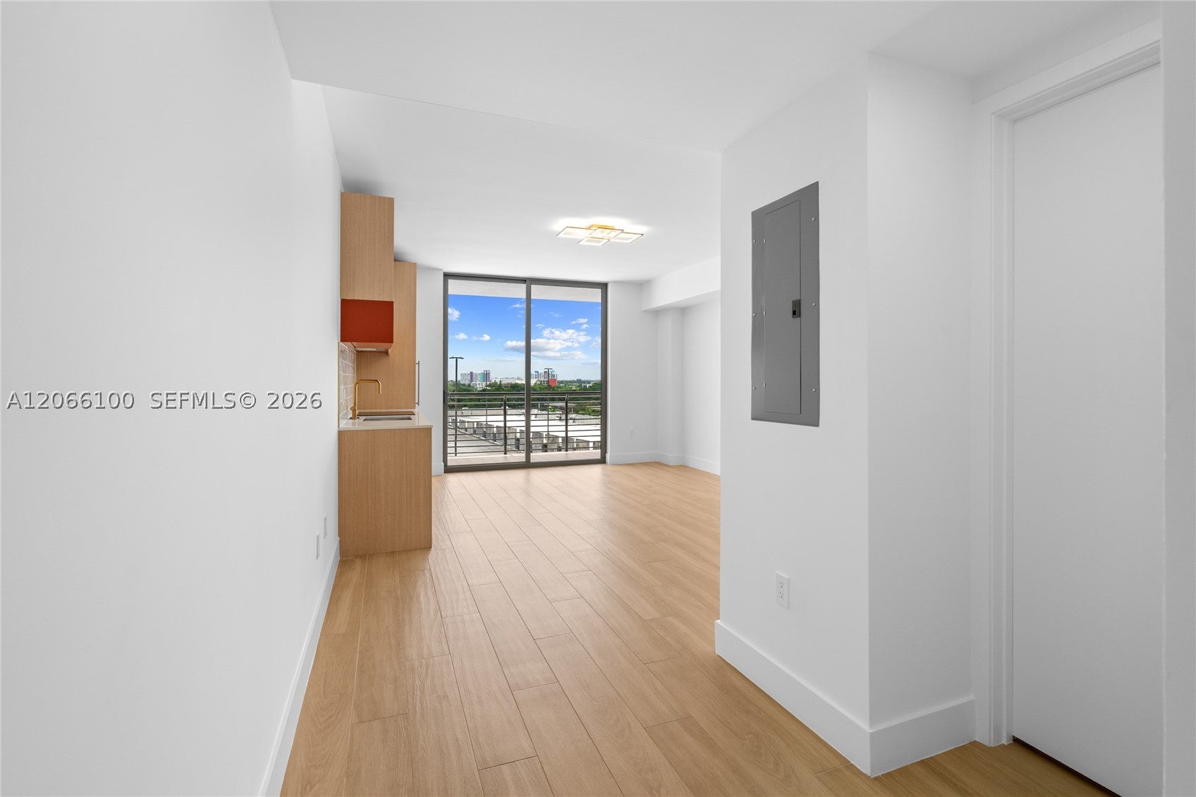 90 NE 32 St 918