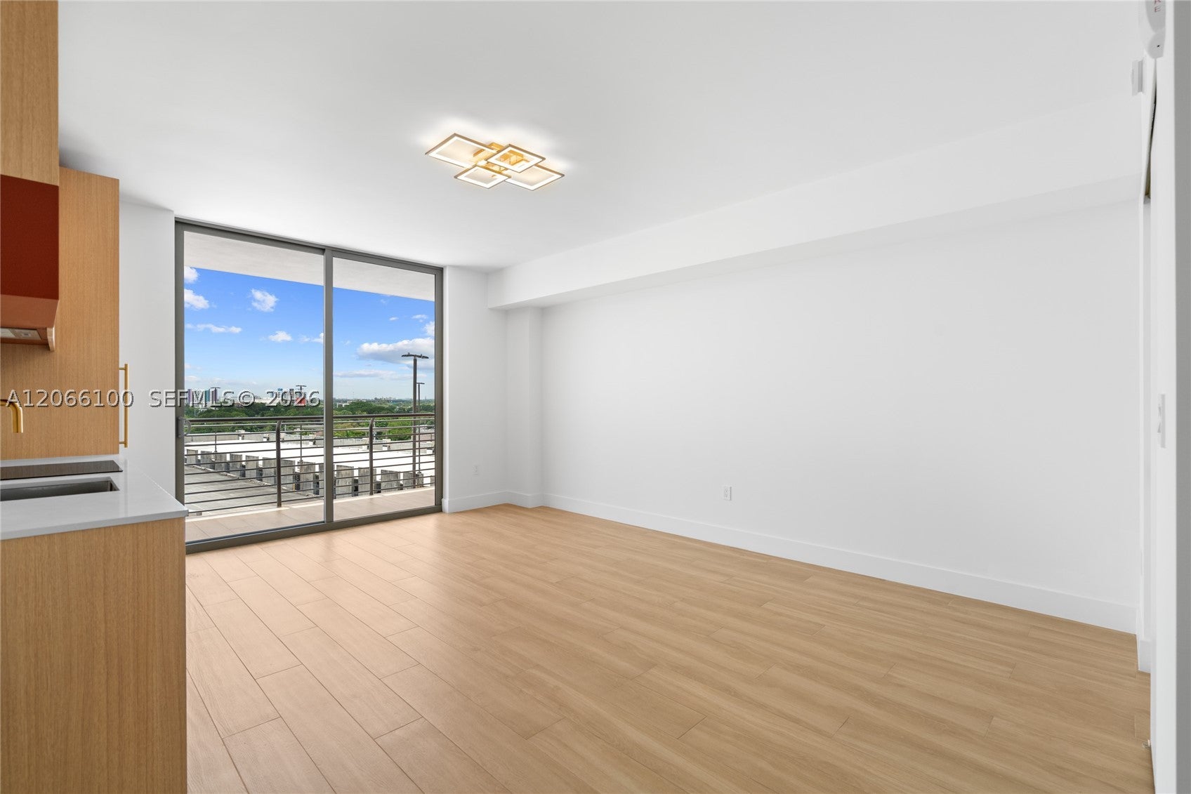 90 NE 32 St 918