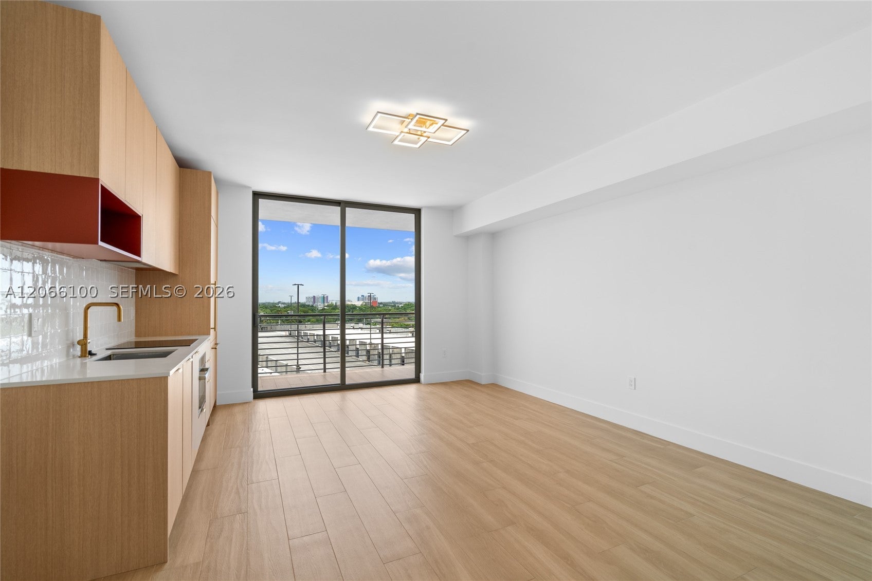 90 NE 32 St 918