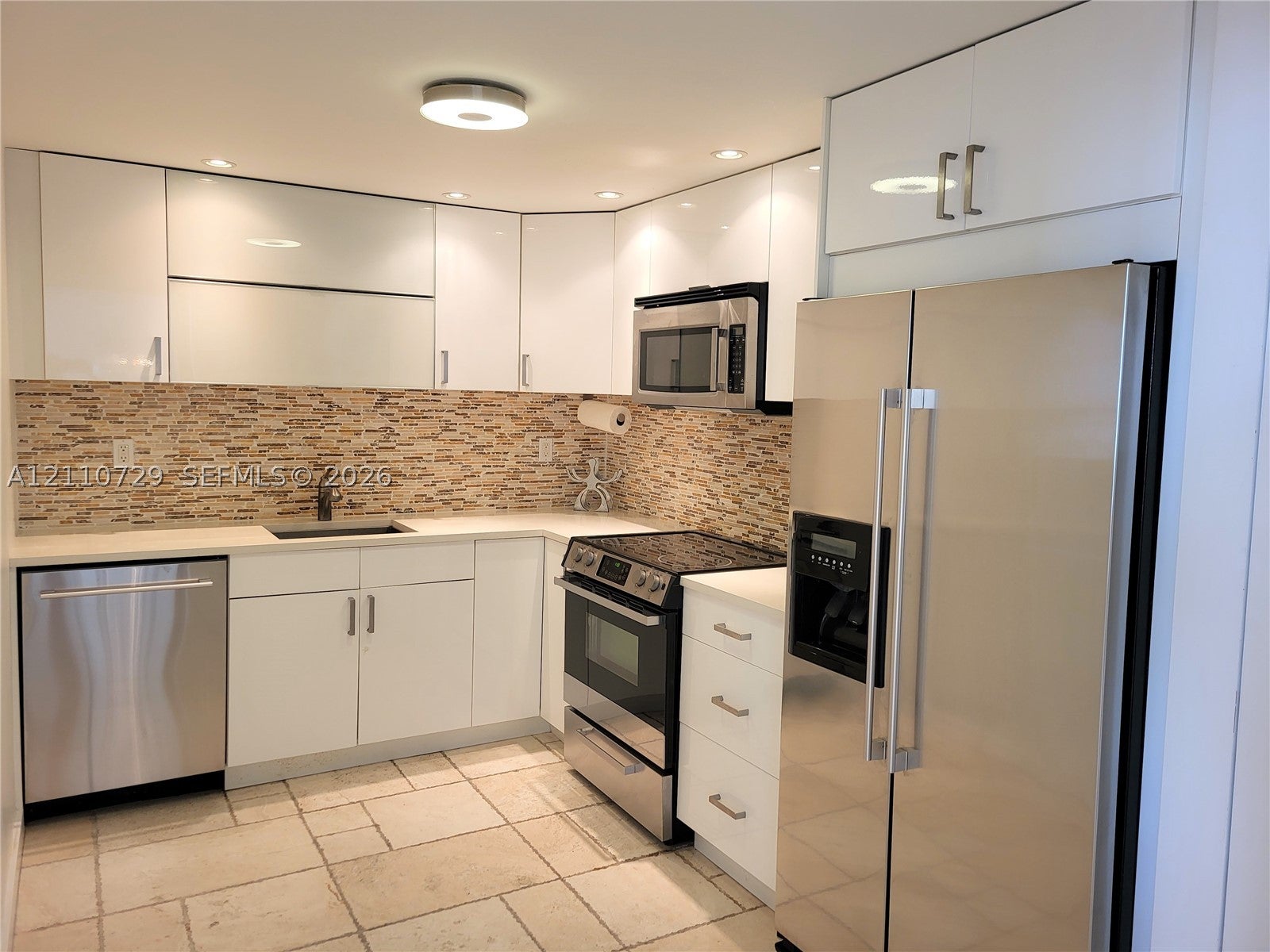1621 Collins Ave 703