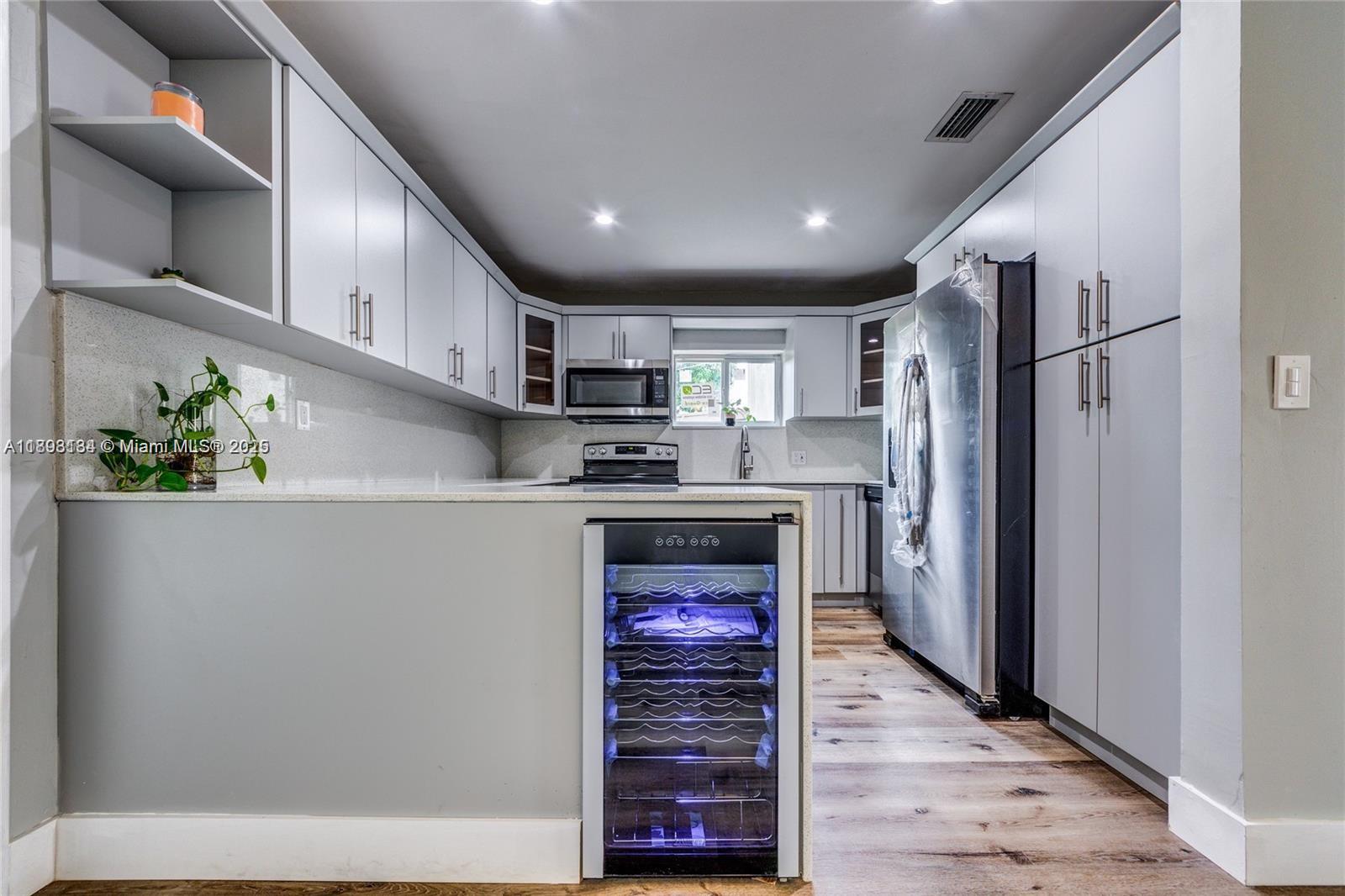 SOUTH VEDADO - Residential Lease