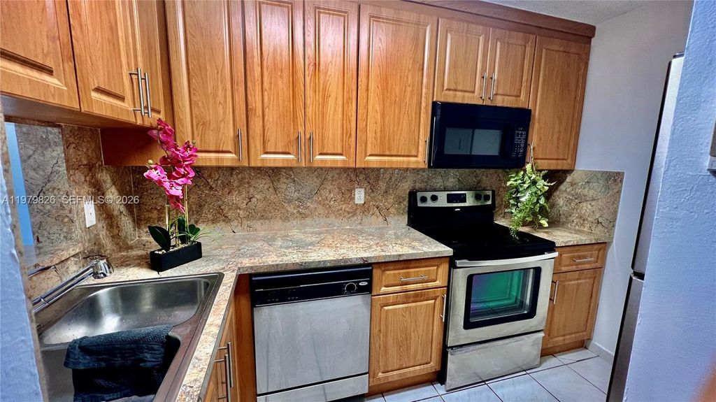 Photo of 809 Twin Lakes Dr #32-A, Coral Springs, FL 33071 (MLS # A11979826)