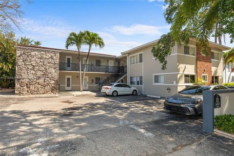81 Edgewater Dr 203 Coral Gables FL 33133