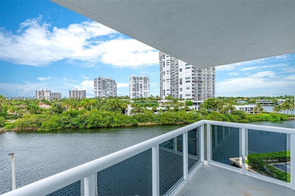 20505 E Country Club Dr 533