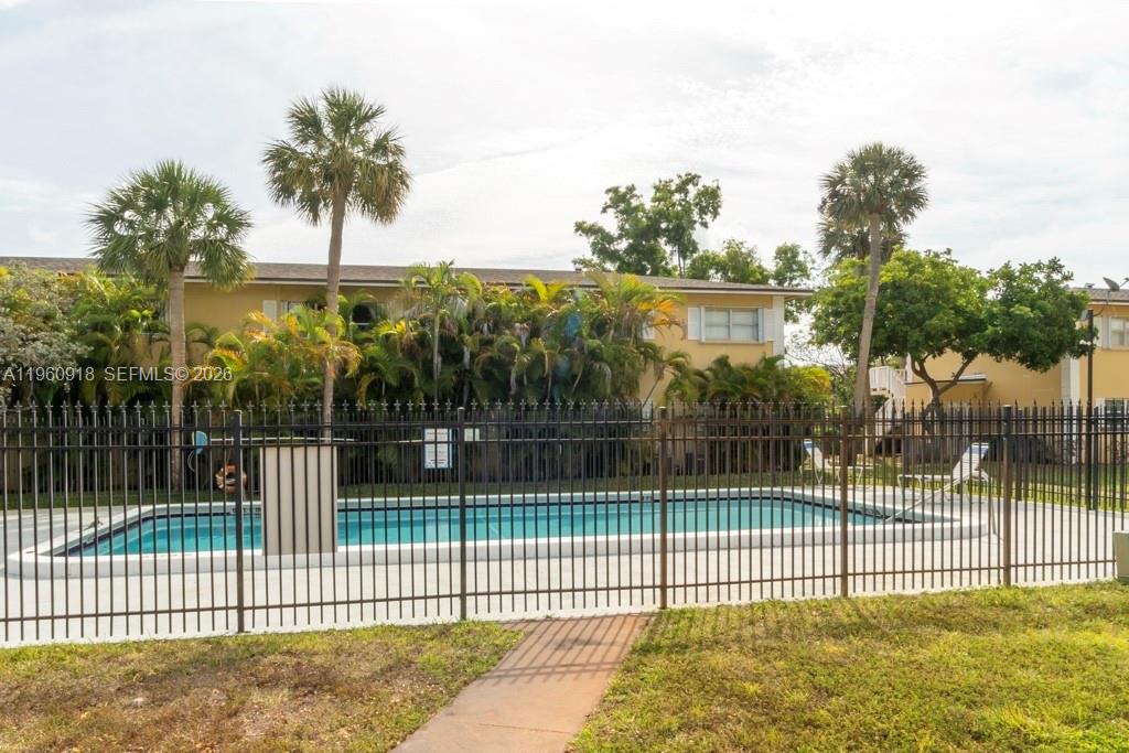 SEQUOIA GARDENS I CONDO - Residential