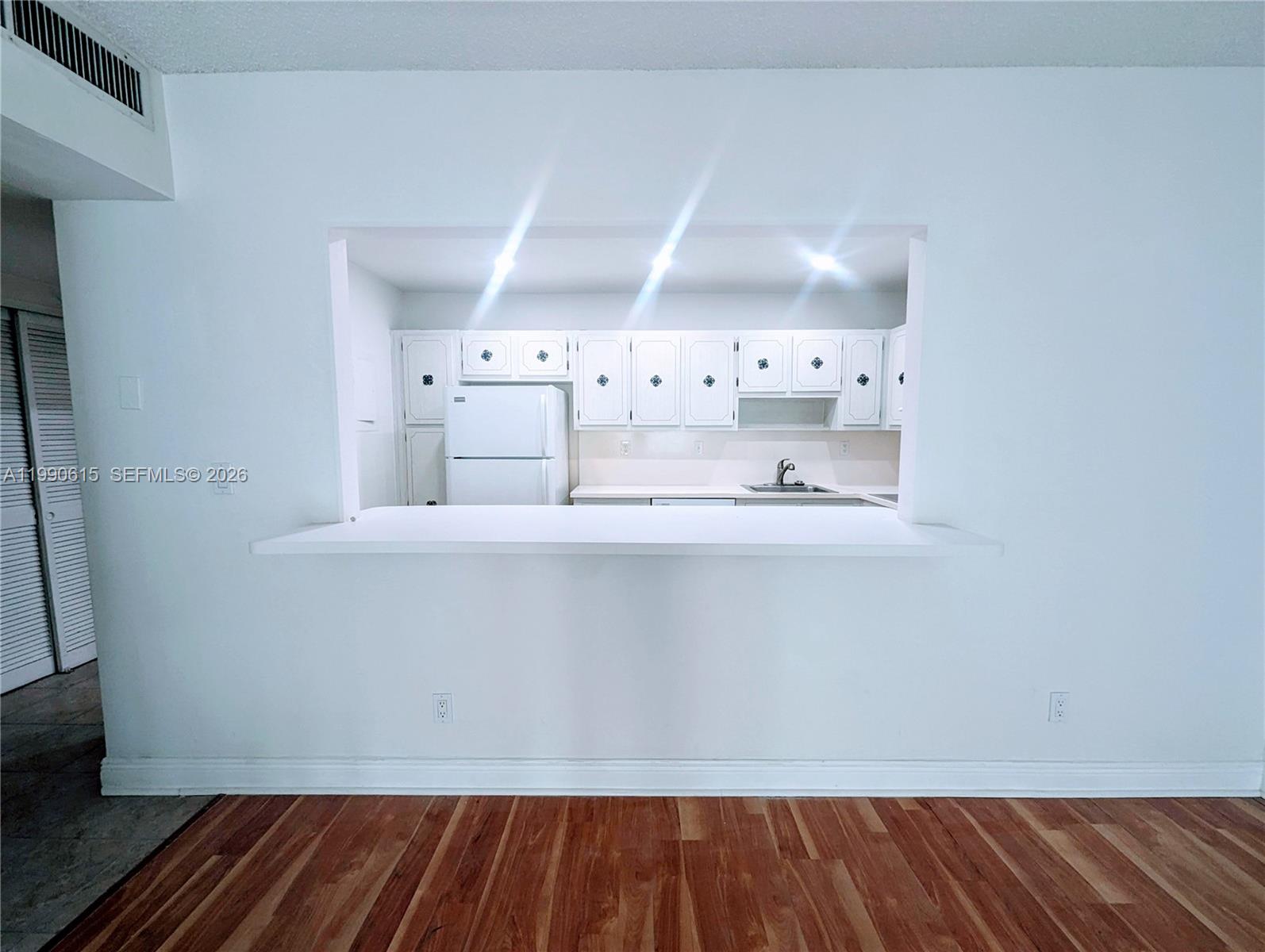 19380 Collins Ave 807