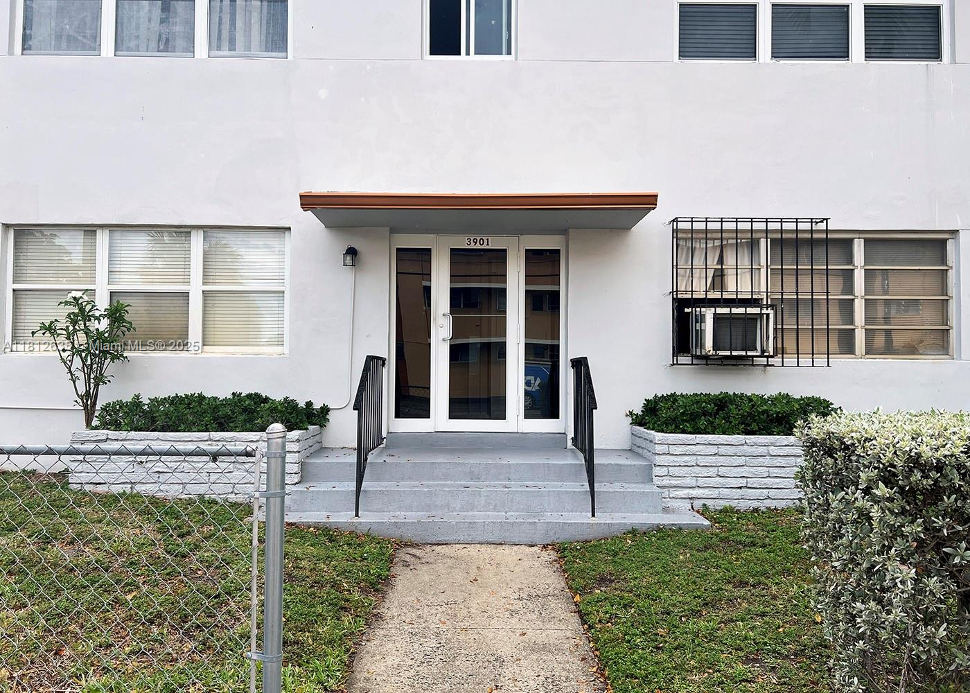 3901 W Flagler St 1A, Miami, Broward County, Florida - 2 Bedrooms  
1 Bathrooms - 
