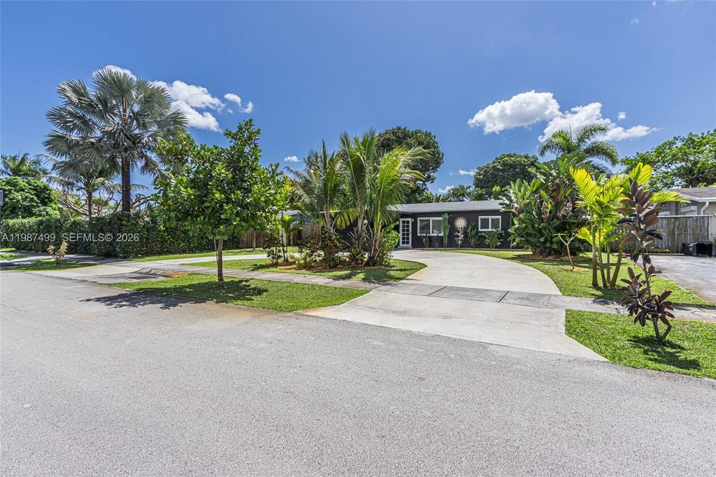 Photo of 3460 SW 16th Ct, Fort Lauderdale, FL 33312 (MLS # A11987499)