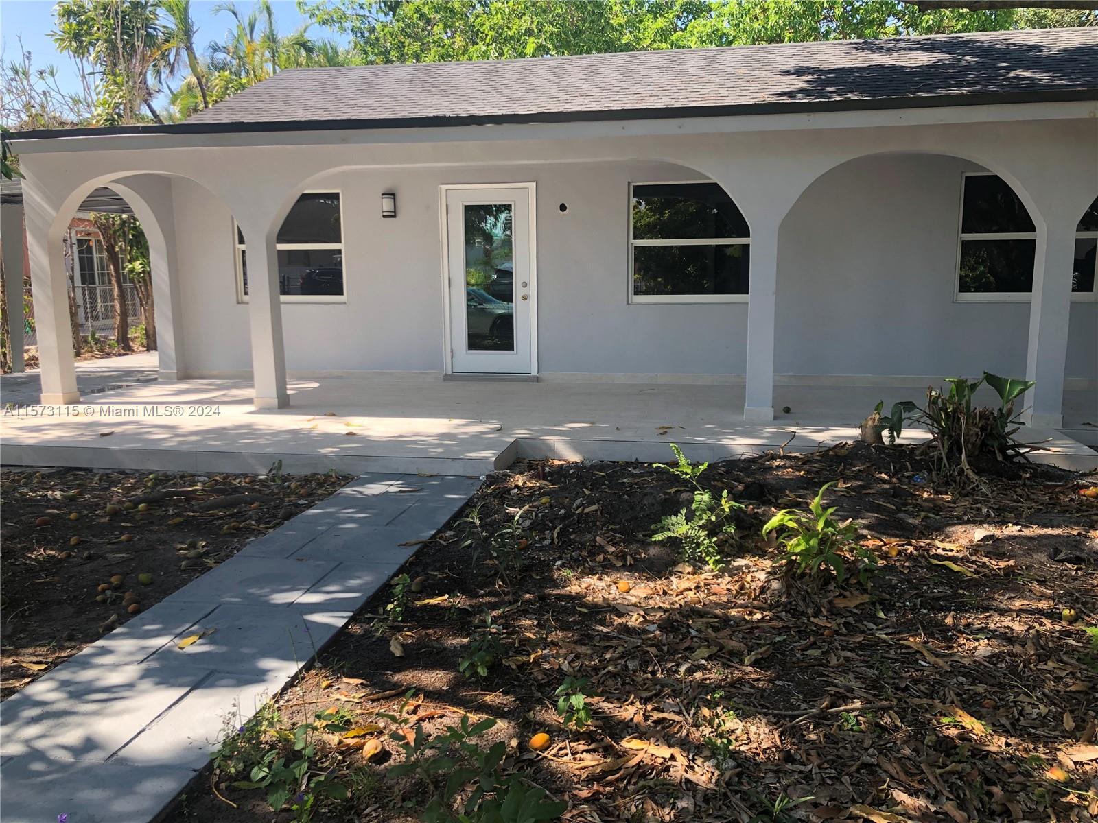 891 Se 3rd Pl Pl, Hialeah, Miami-Dade County, Florida - 4 Bedrooms  
2 Bathrooms - 