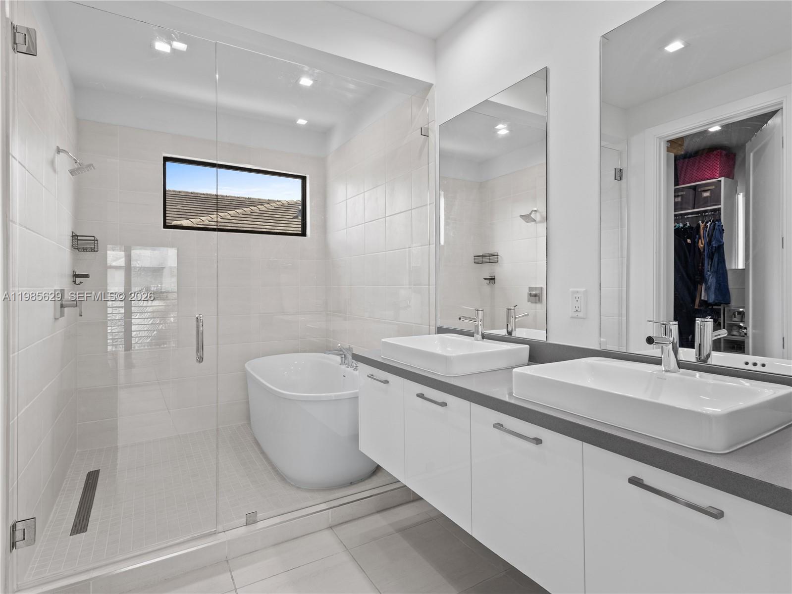 DOWNTOWN DORAL SOUTH PHAS - Residential