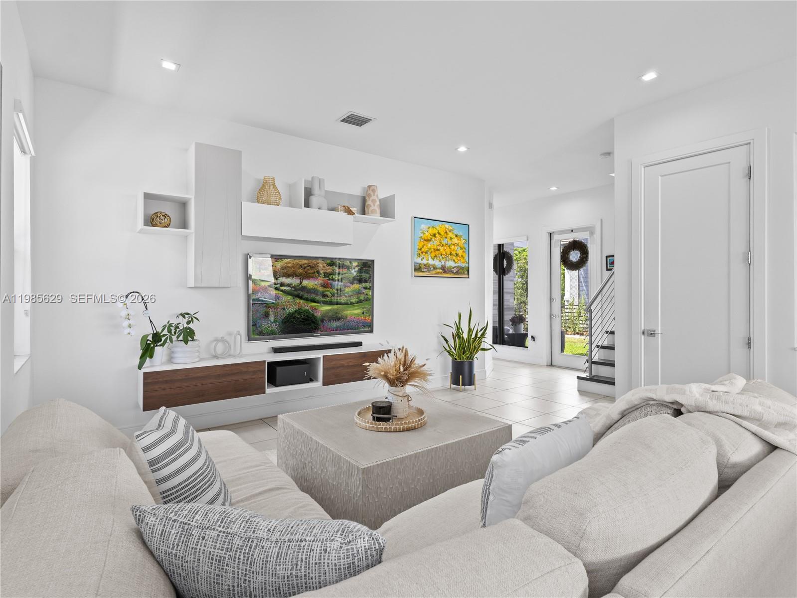 DOWNTOWN DORAL SOUTH PHAS - Residential