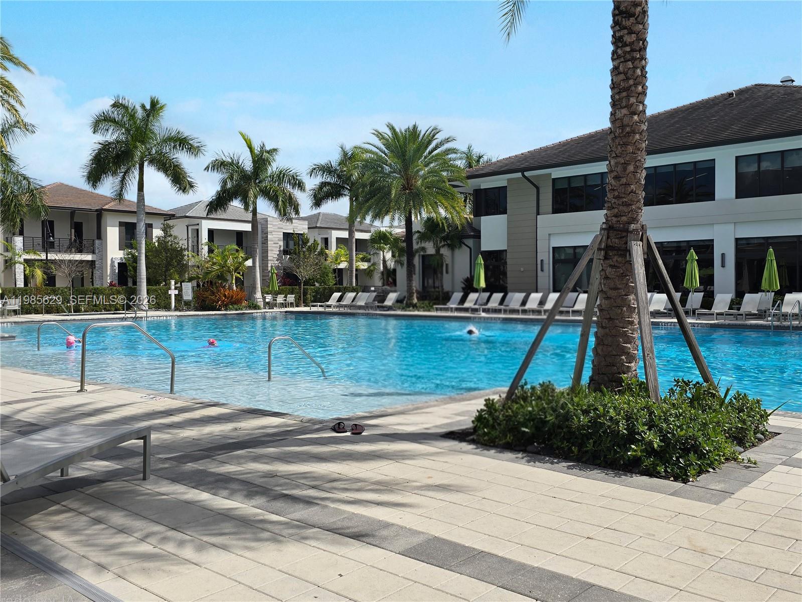 DOWNTOWN DORAL SOUTH PHAS - Residential