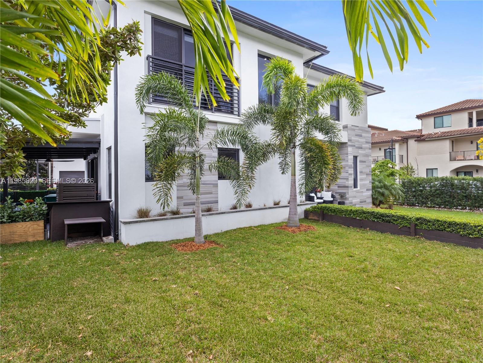 DOWNTOWN DORAL SOUTH PHAS - Residential