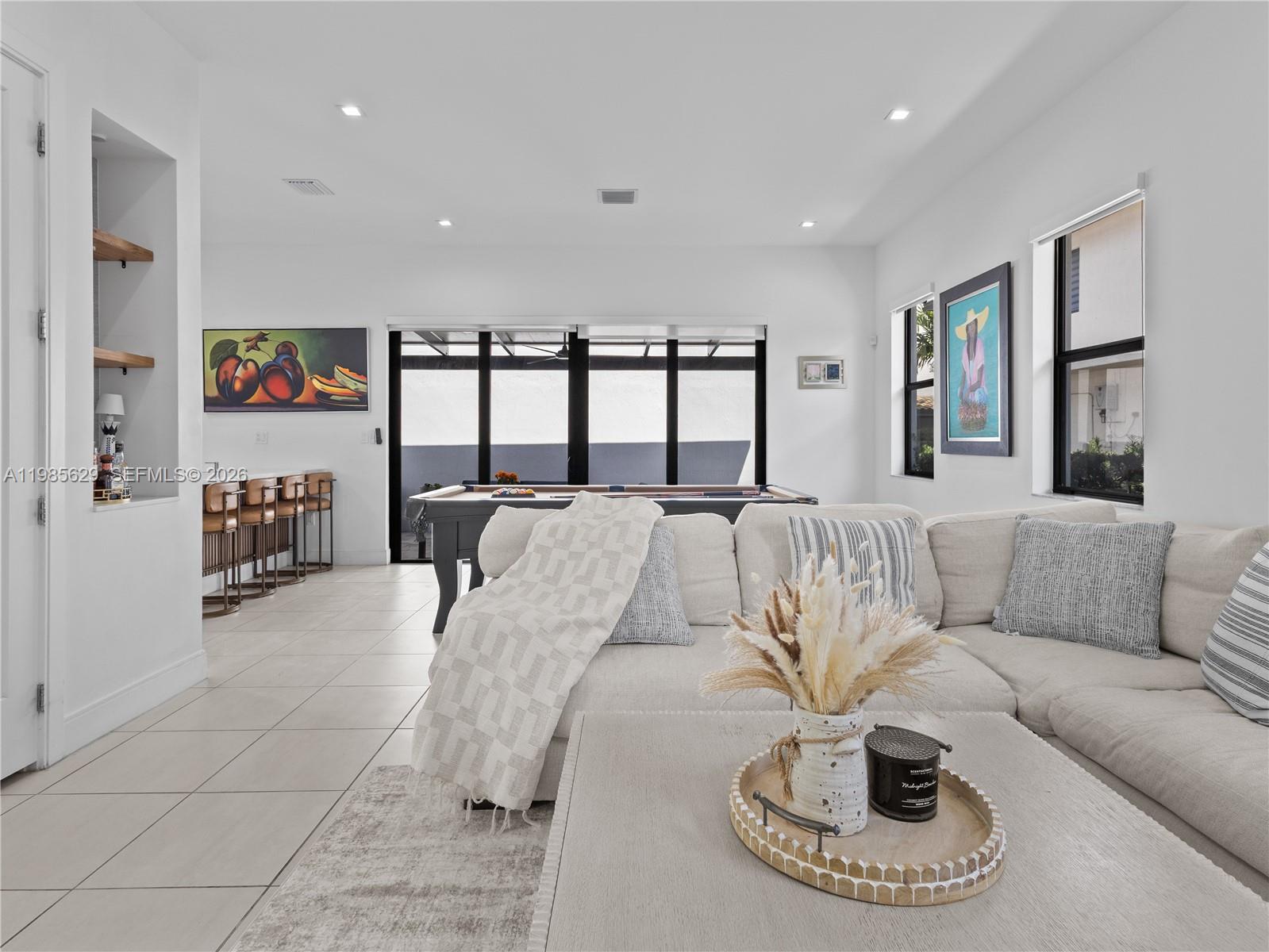 DOWNTOWN DORAL SOUTH PHAS - Residential