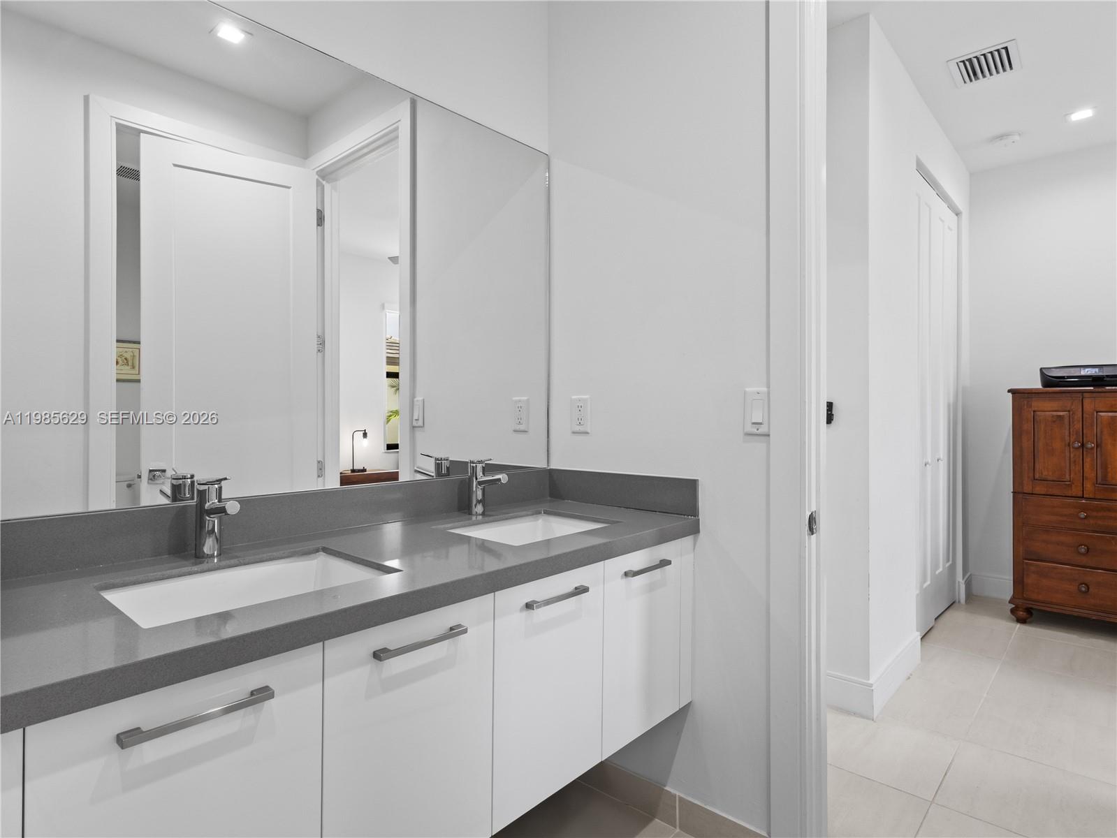 DOWNTOWN DORAL SOUTH PHAS - Residential