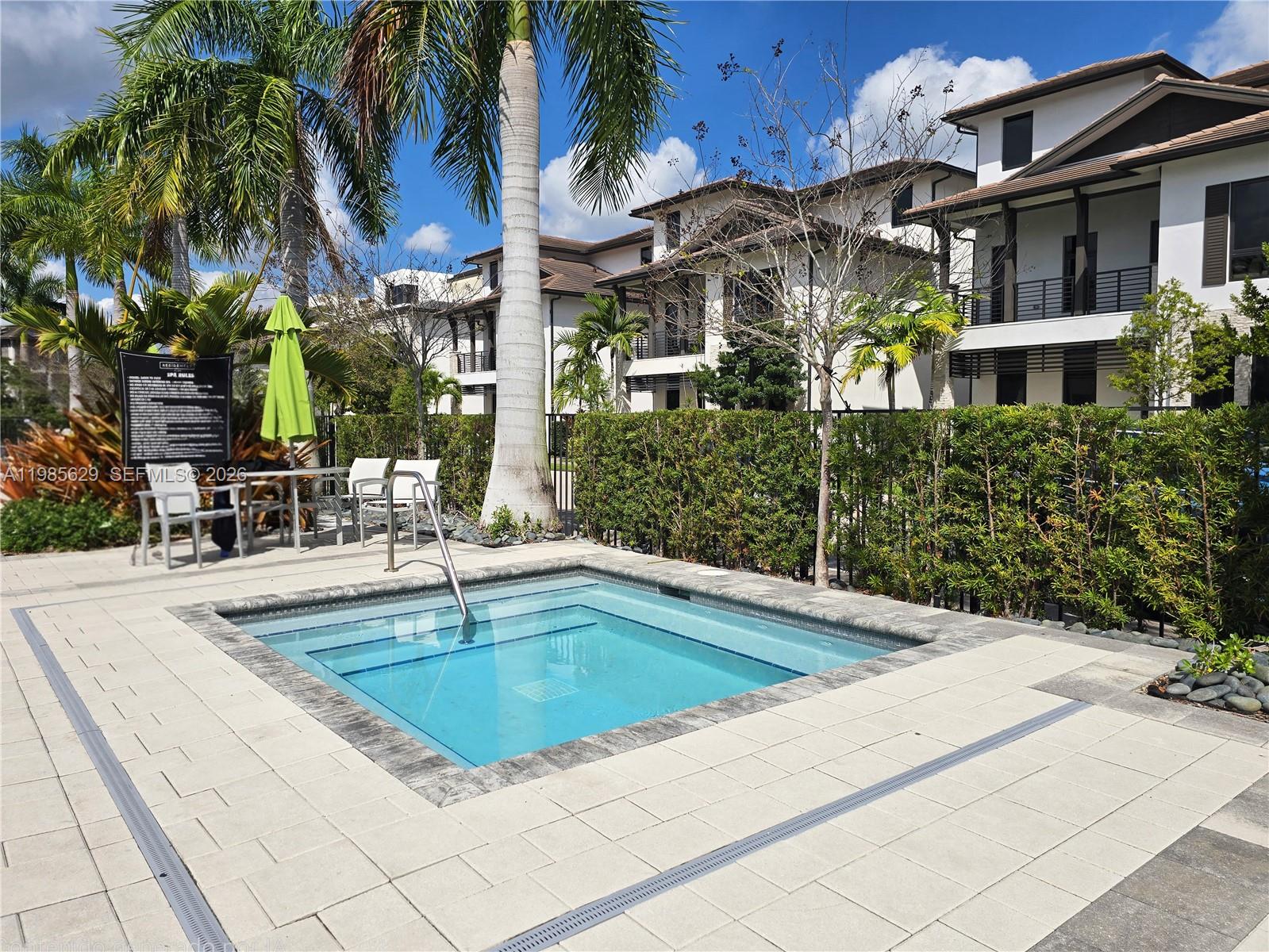 DOWNTOWN DORAL SOUTH PHAS - Residential