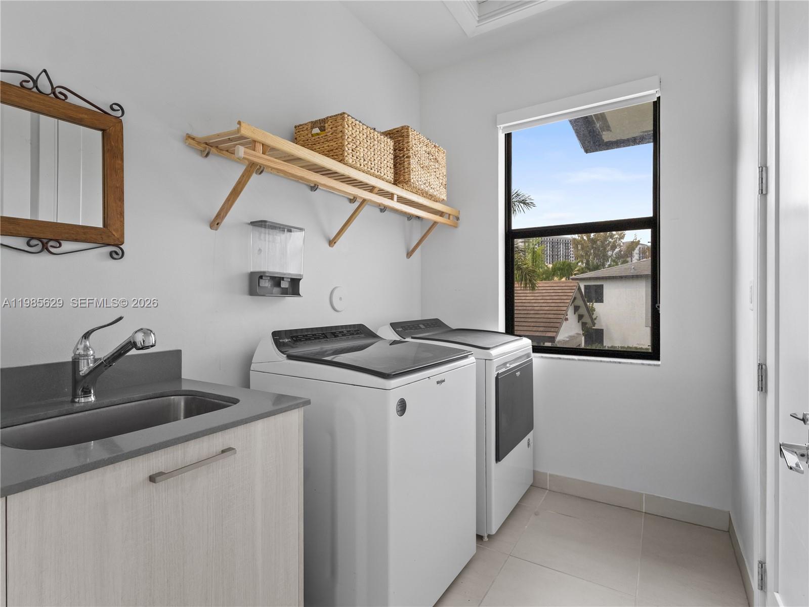 DOWNTOWN DORAL SOUTH PHAS - Residential