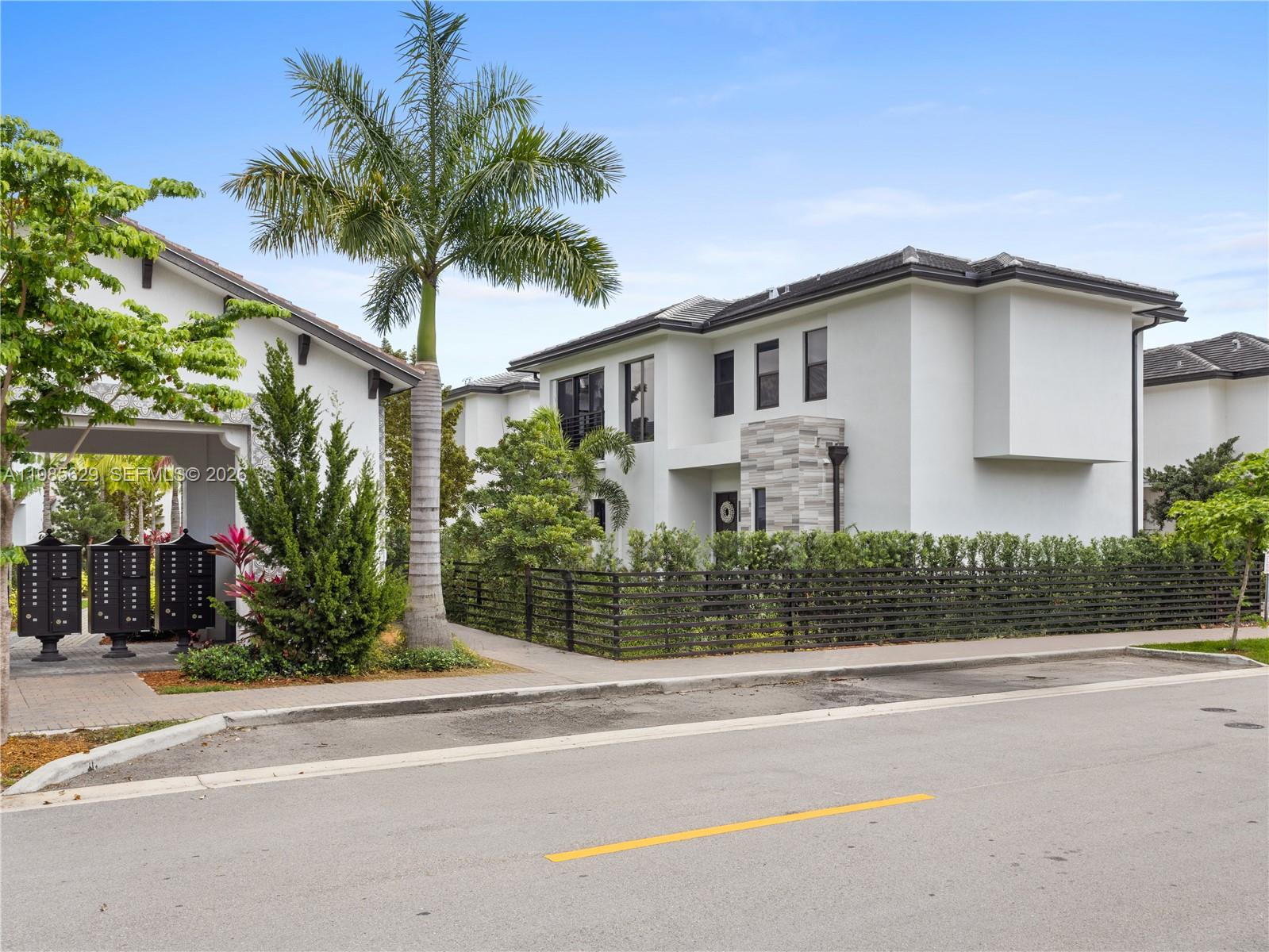 DOWNTOWN DORAL SOUTH PHAS - Residential