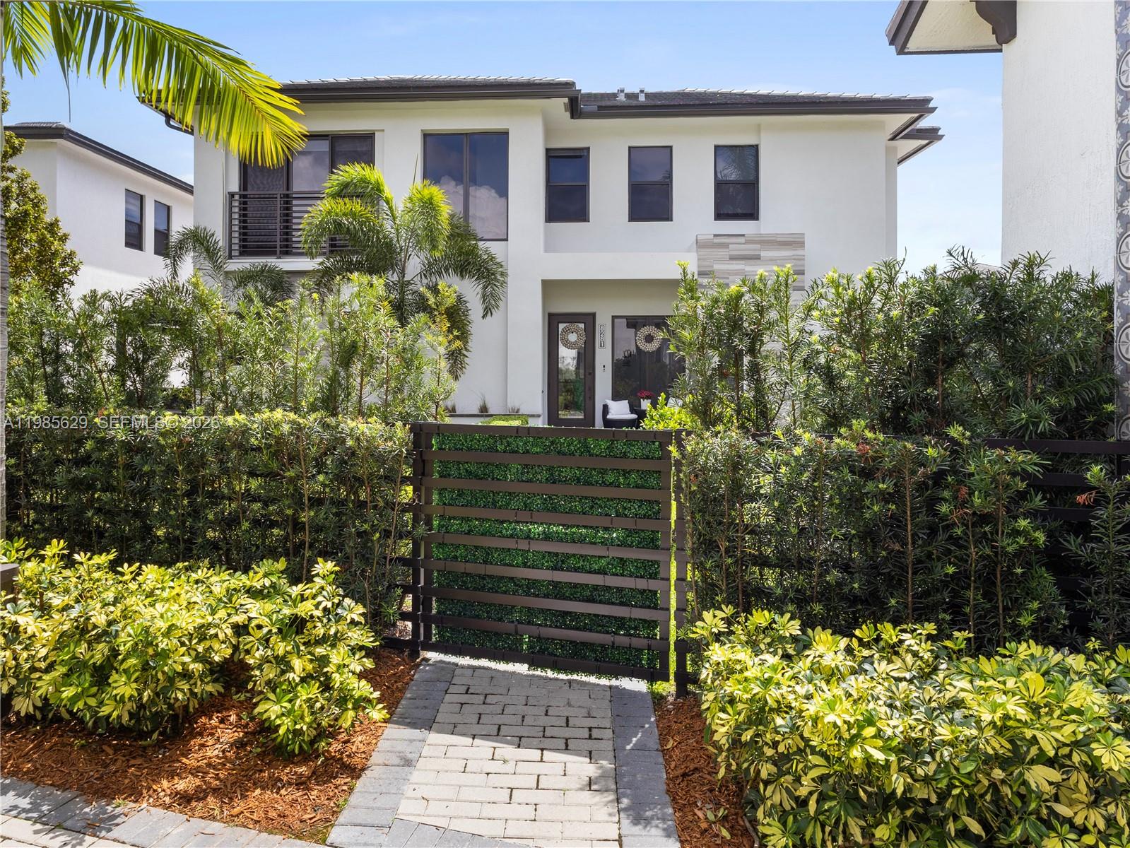 DOWNTOWN DORAL SOUTH PHAS - Residential