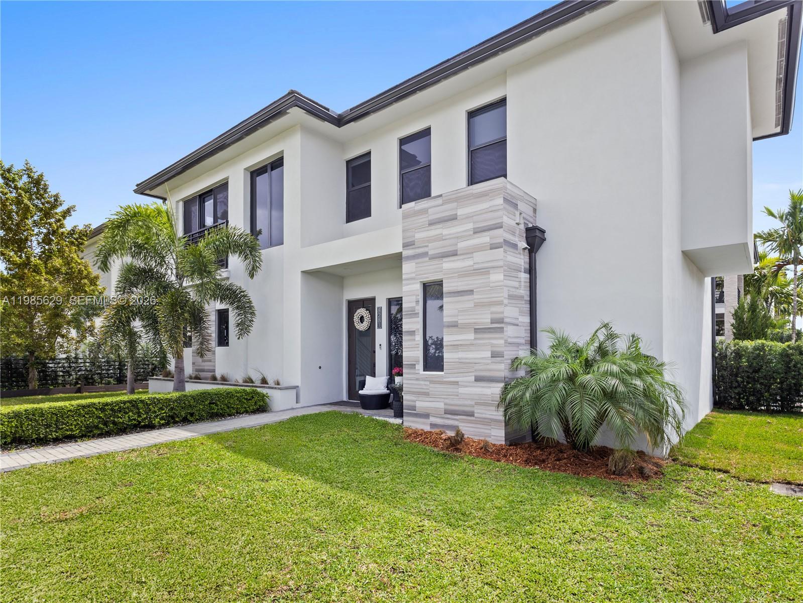 DOWNTOWN DORAL SOUTH PHAS - Residential