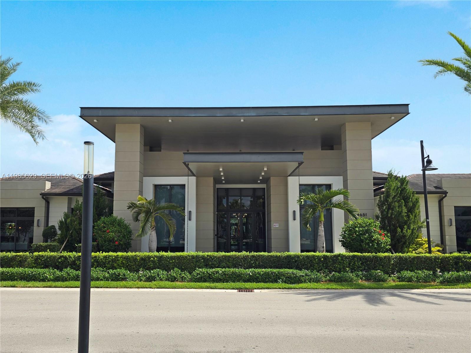 DOWNTOWN DORAL SOUTH PHAS - Residential