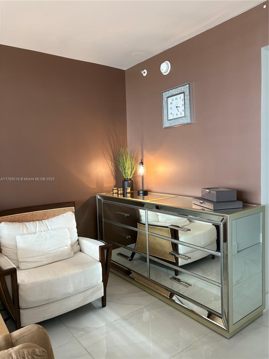 100 LINCOLN RD 1128