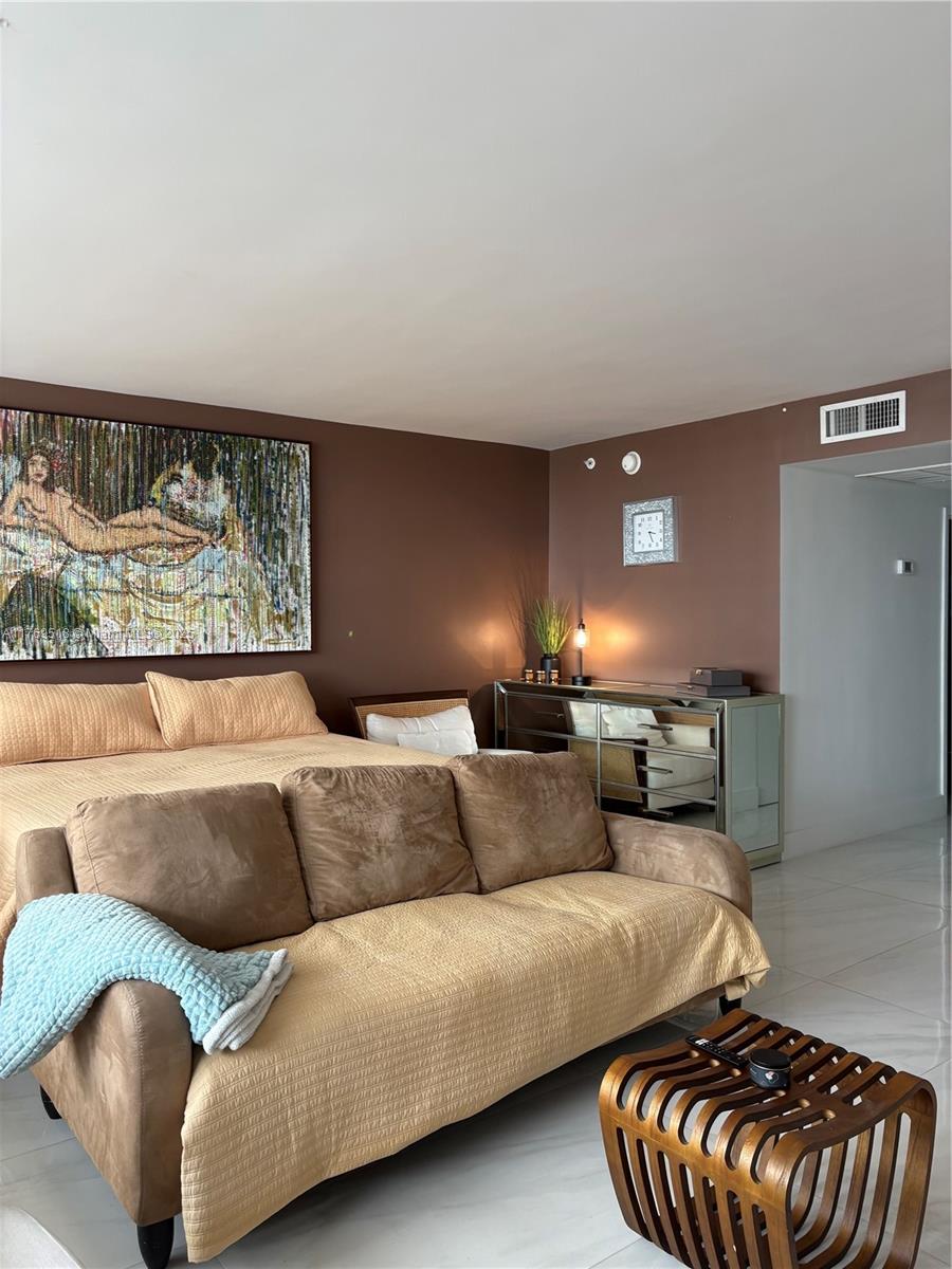 100 LINCOLN RD 1128