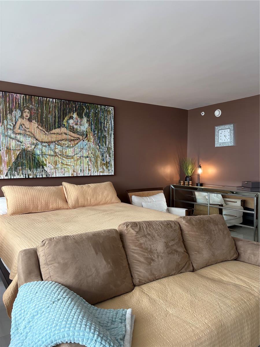 Rental Property at 100 Lincoln Rd 1128, Miami Beach, Miami-Dade County, Florida - Bedrooms: 1 
Bathrooms: 1  - $4,000 MO.