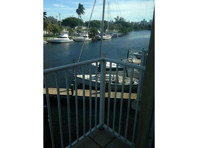 2/2 SPECTACULAR RIVER VIEW*** A HIDDEN TREASURE*** 2 BALCONIES. ALL NEW STAINLESS STEEL APPLIANCES, NEW LAMINATED FLOOR ON THE BEDROOMS AND TILES THROUGHOUT. WASHER AND DRYER INSIDE THE UNIT.