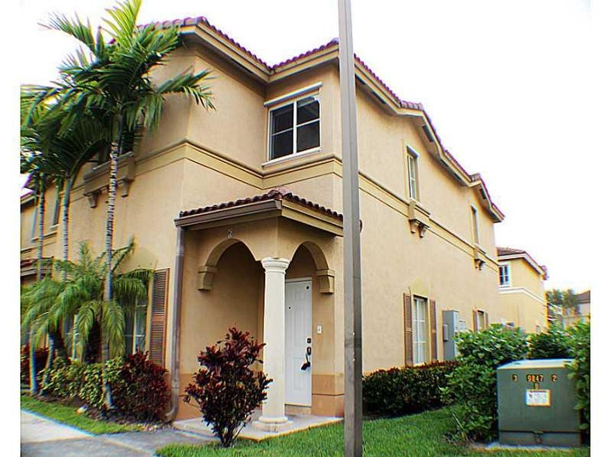 Great corner unit, 3 bedrooms, 2. baths at prestigious Islands at Doral community, ready to move in, laminated floors and ceramic in the first and second floor, excellent condition and the best location!!! Walking distance from the community Pool.   All s ervices available at close distance, exclusive shopping and dining, only minutes from the Miami international airport, Florida internationa University, Dolphin Mall, International Mall and so much more!